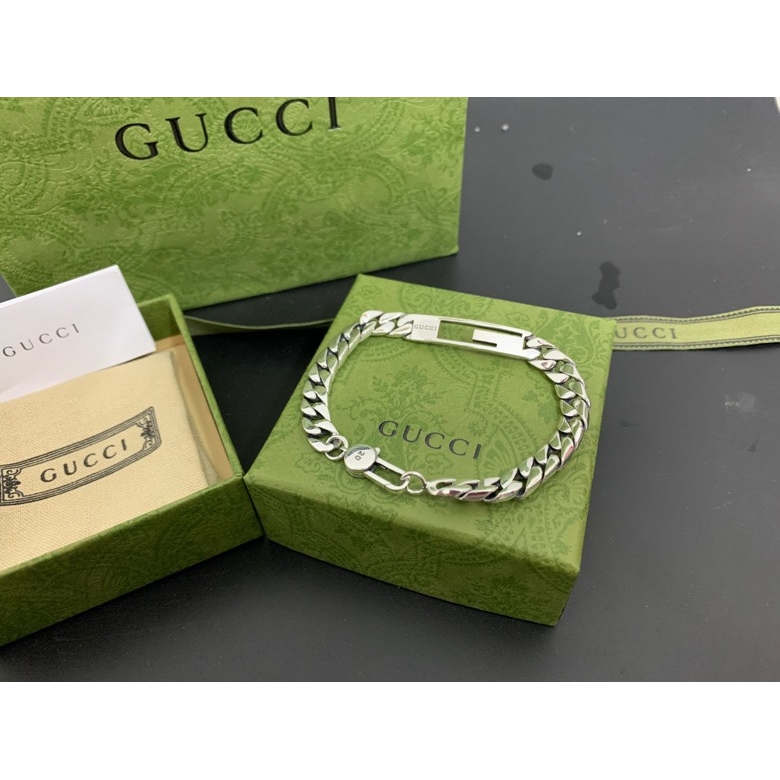 G*u*i bracelets